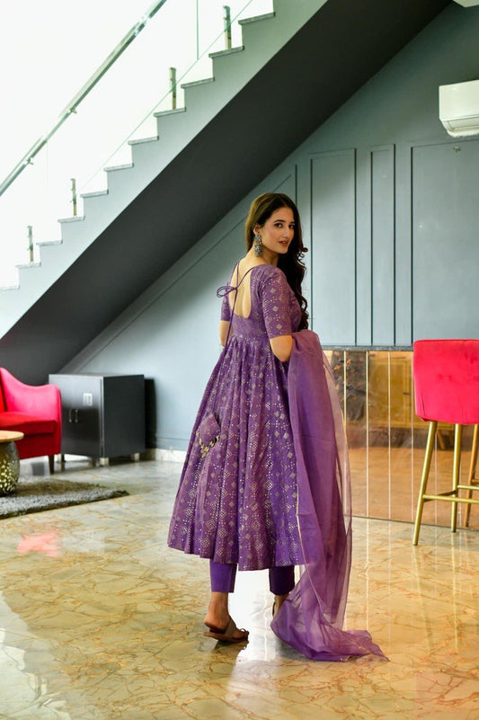 <br data-mce-fragment="1">PURPEL Colour Attractive Party Wear Georgette Embroidered Gown has a Regular-fit and is Made From High-Grade Fabrics And Yarn.